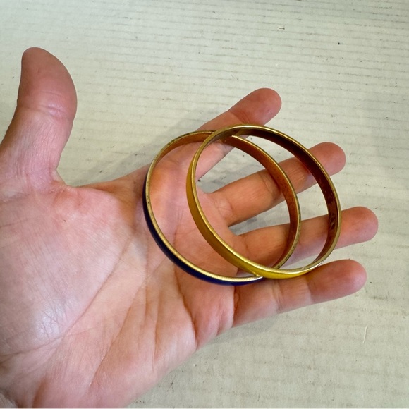 Vintage J Crew Gold Tone Blue & Yellow Enamel Bangle Bracelets 8.5” Lot of 2 - Picture 9 of 13